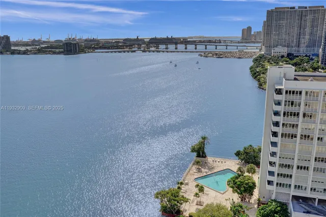 $1,150,000 | 725 Northeast 22nd Street, Unit PH1A, Miami, FL 33137