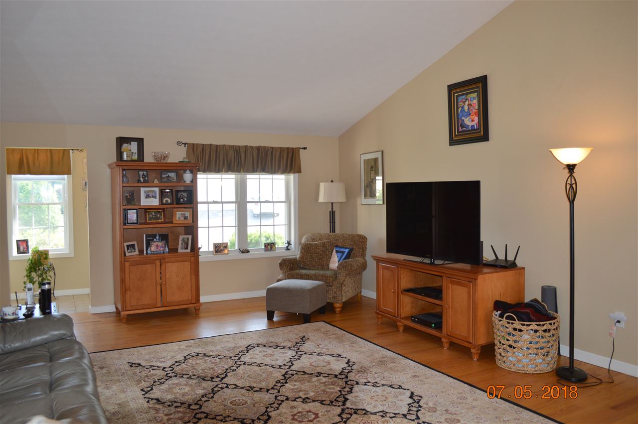 4 Thresher Road Nashua, NH 03063 - Photo 4 of 29 Gallery Image 4