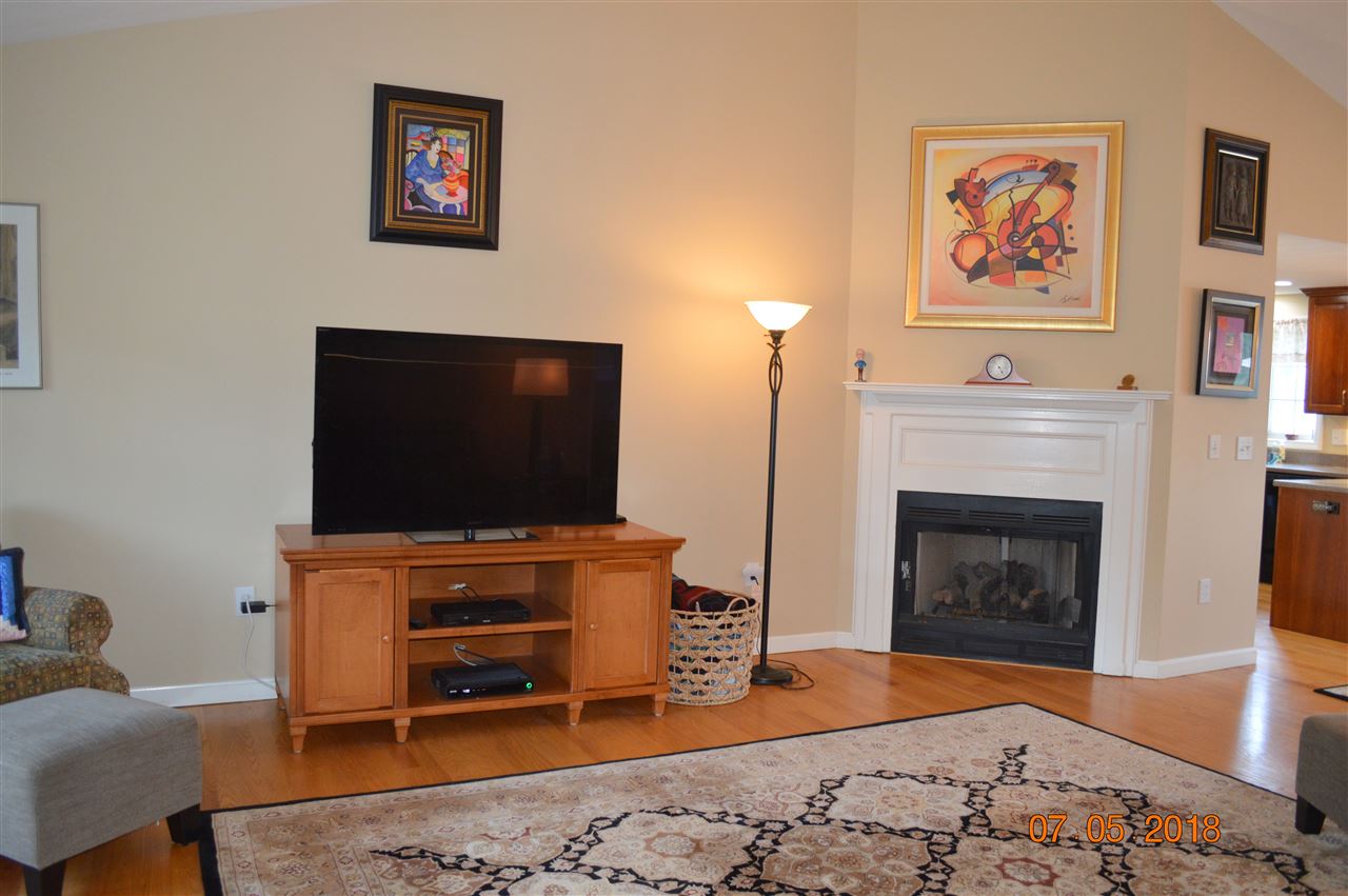 4 Thresher Road Nashua, NH 03063 - Photo 5 of 29 Gallery Image 5