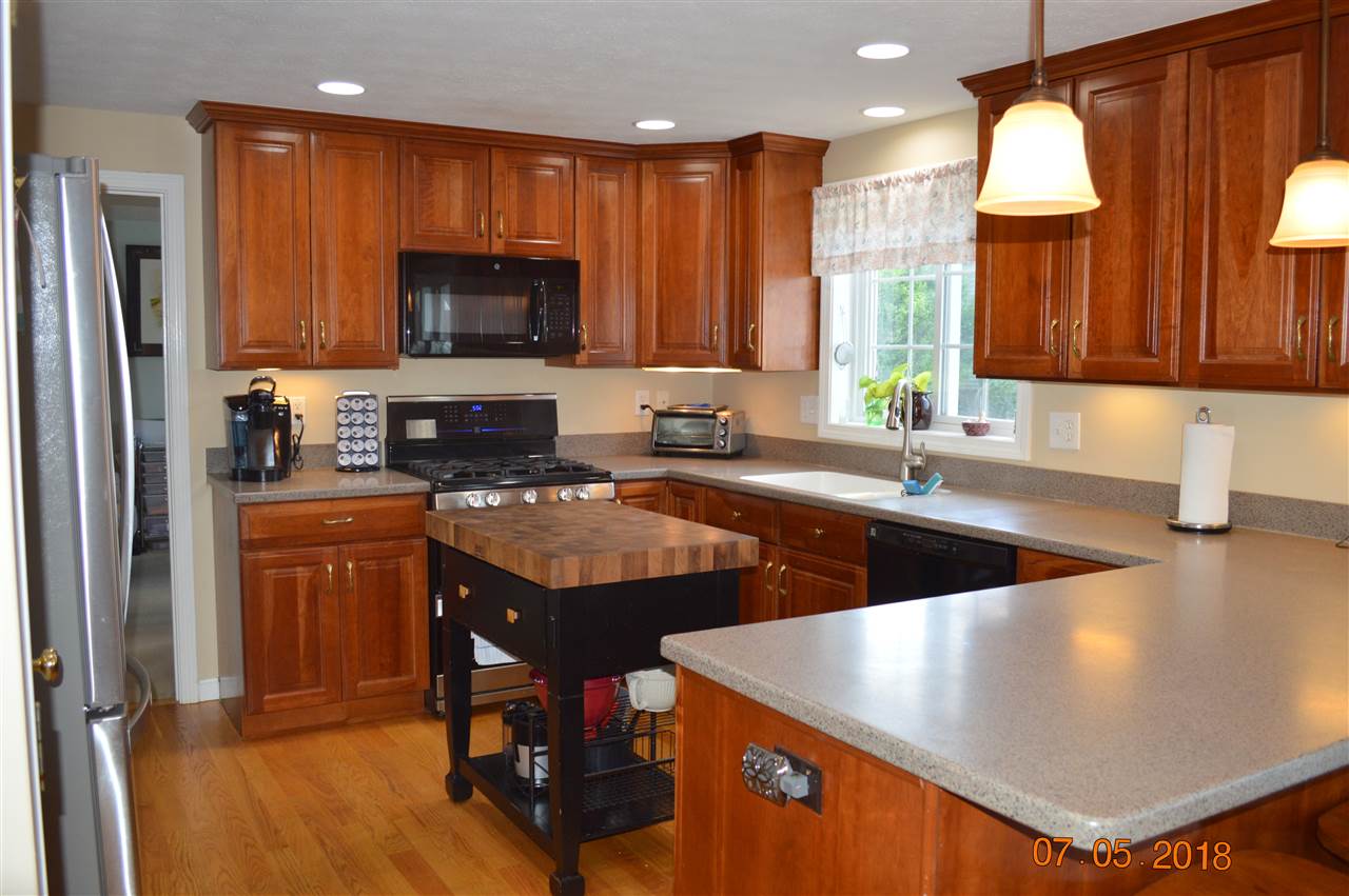 4 Thresher Road Nashua, NH 03063 - Photo 9 of 29 Gallery Image 9