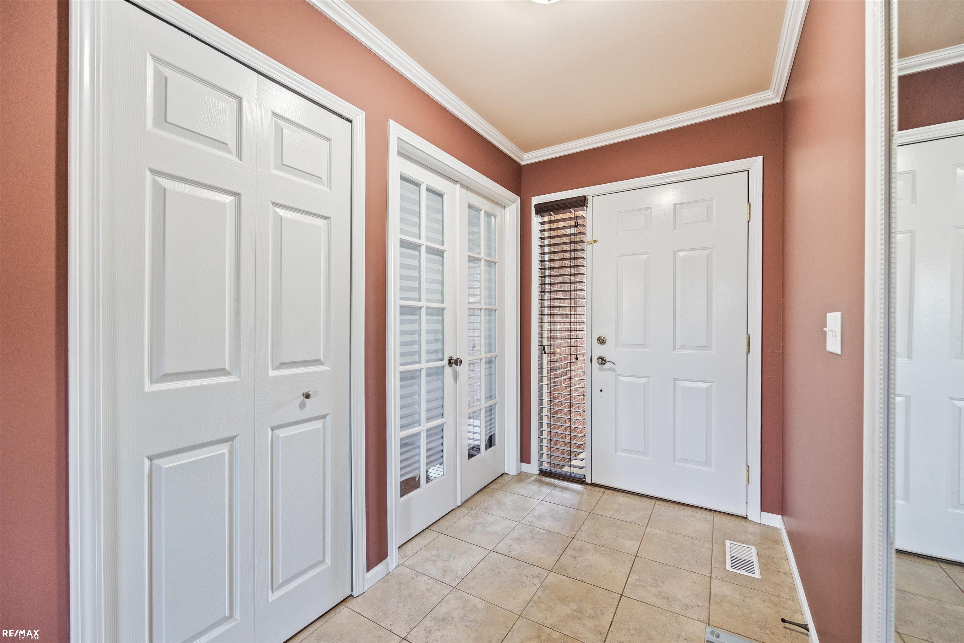 2823 Harrison Avenue Rochester Hills, MI 48307 - Photo 3 of 30