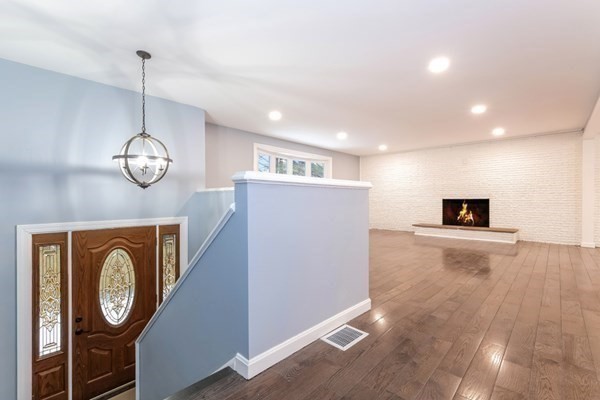 379 Porter Road East Longmeadow, MA 01028 - Photo 4 of 41 Gallery Image 4