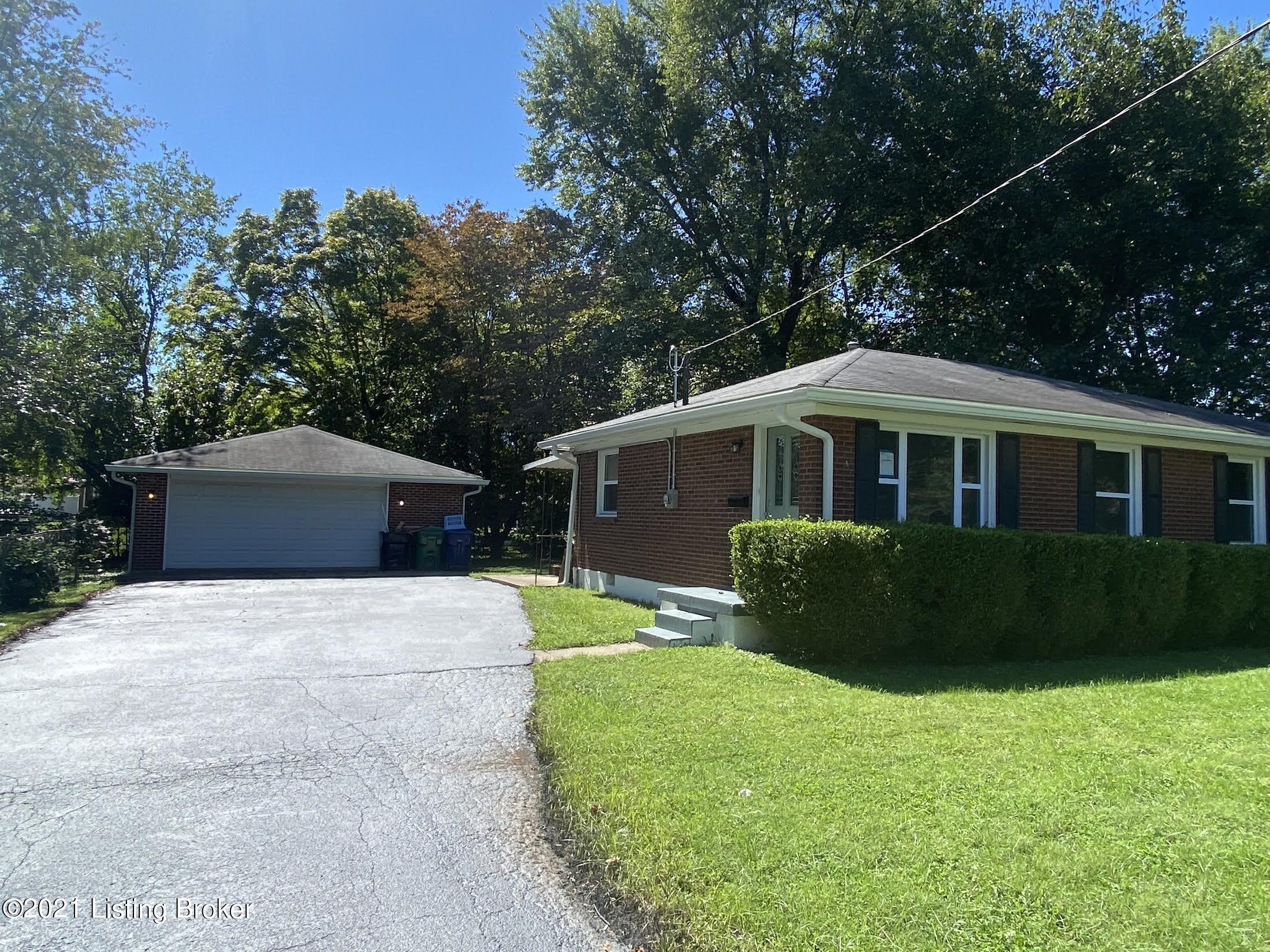 2220 Peaslee Road Louisville, KY 40216 - Photo 1 of 32 0