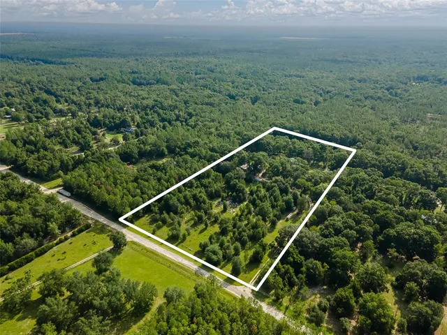 a view of a tennis court