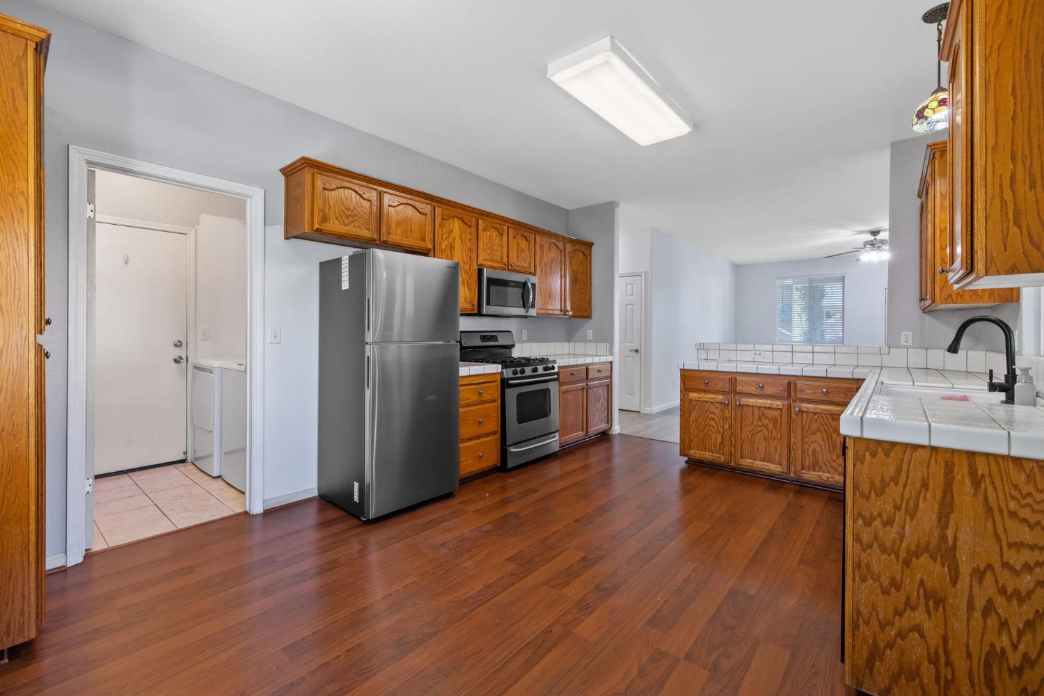 1576 Castle Way Lemoore, CA 93245 - Photo 14 of 38