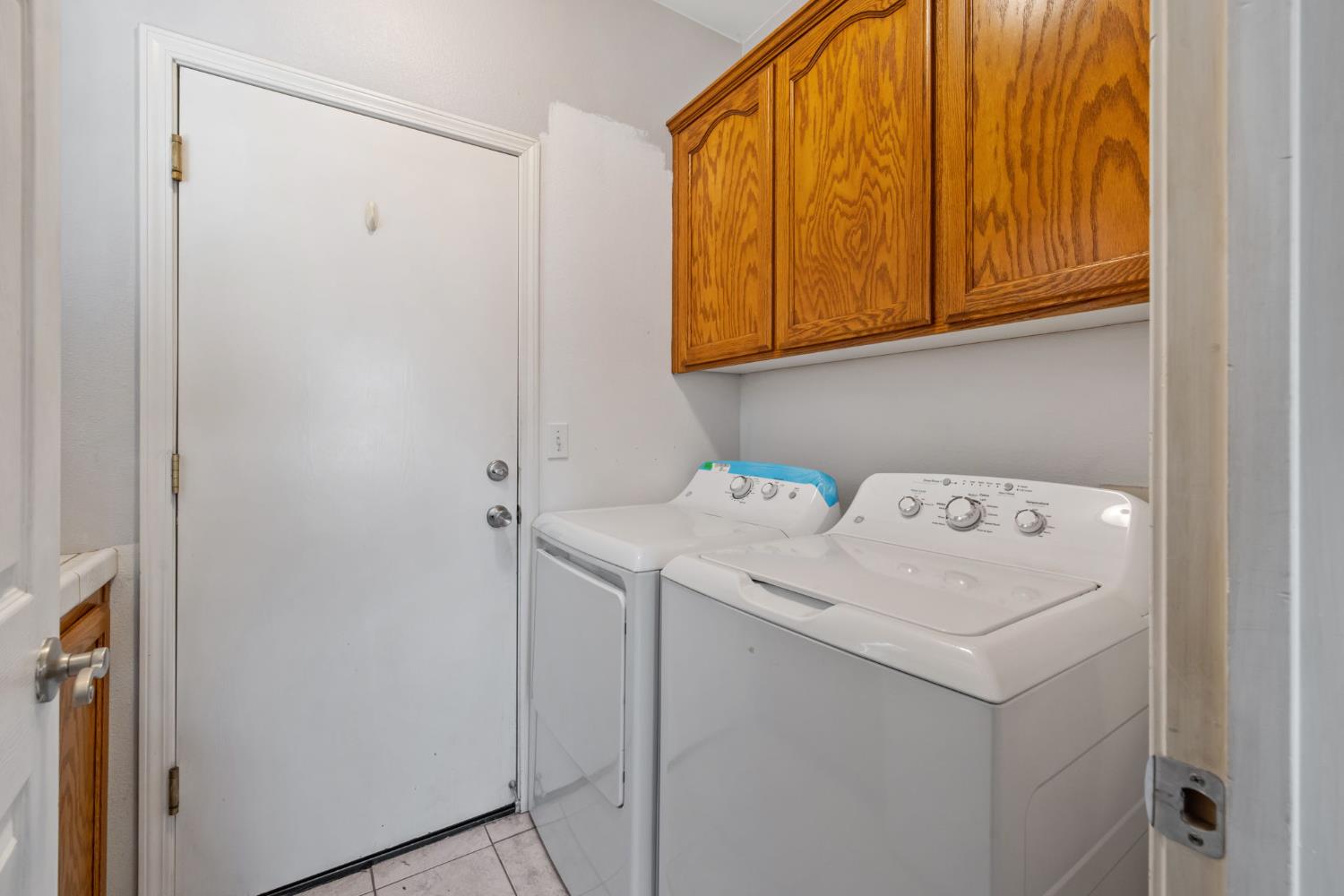 1576 Castle Way Lemoore, CA 93245 - Photo 15 of 38