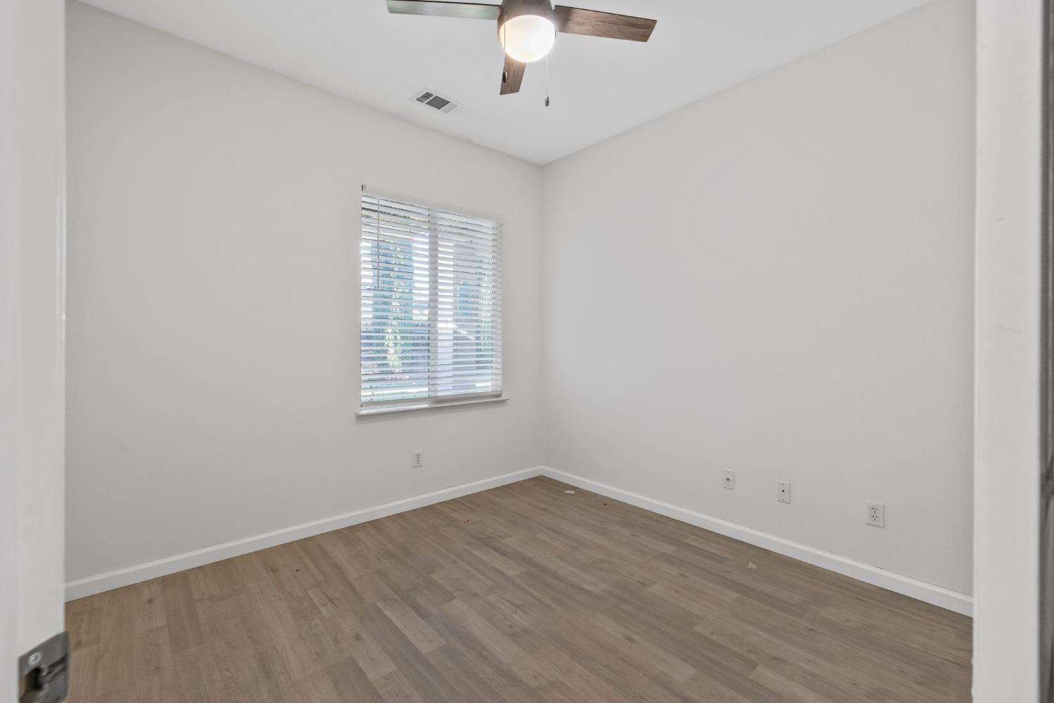 1576 Castle Way Lemoore, CA 93245 - Photo 20 of 38