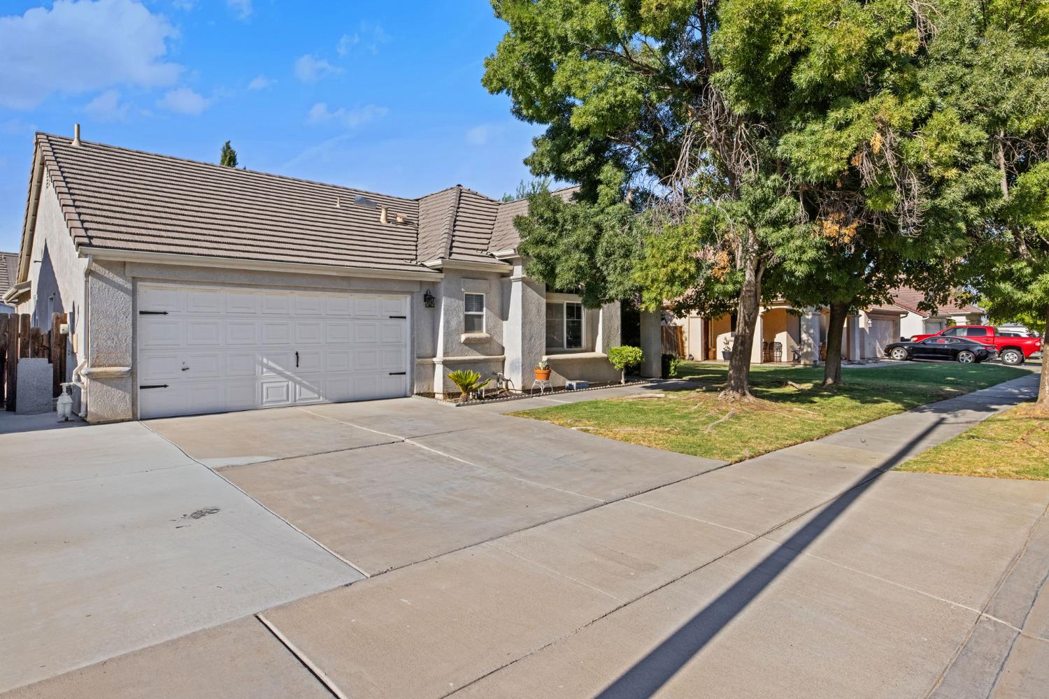 1576 Castle Way Lemoore, CA 93245 - Photo 2 of 38