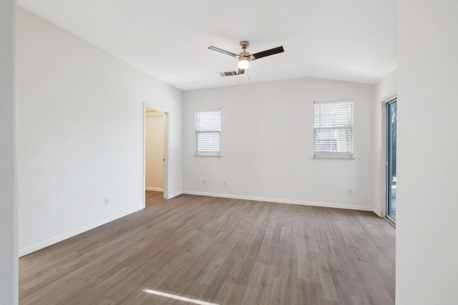 1576 Castle Way Lemoore, CA 93245 - Photo 24 of 38