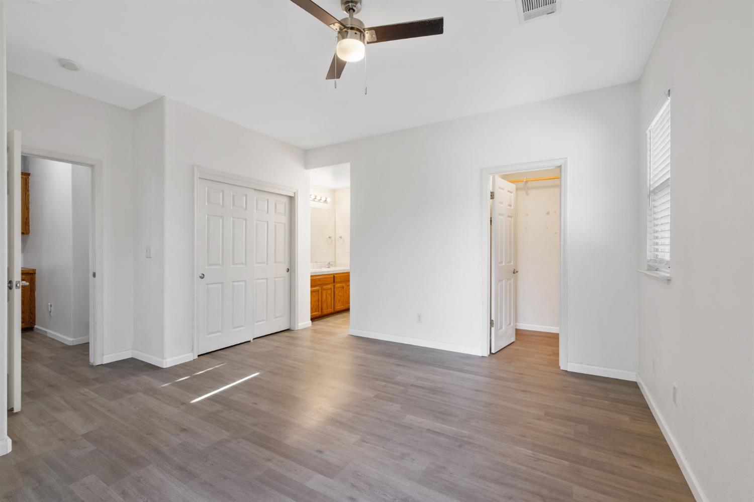 1576 Castle Way Lemoore, CA 93245 - Photo 25 of 38