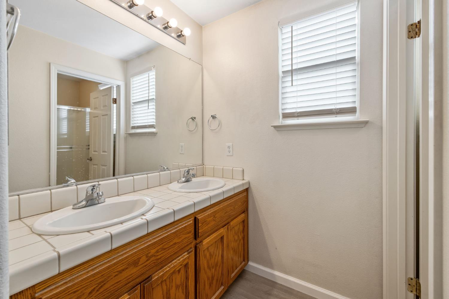 1576 Castle Way Lemoore, CA 93245 - Photo 27 of 38