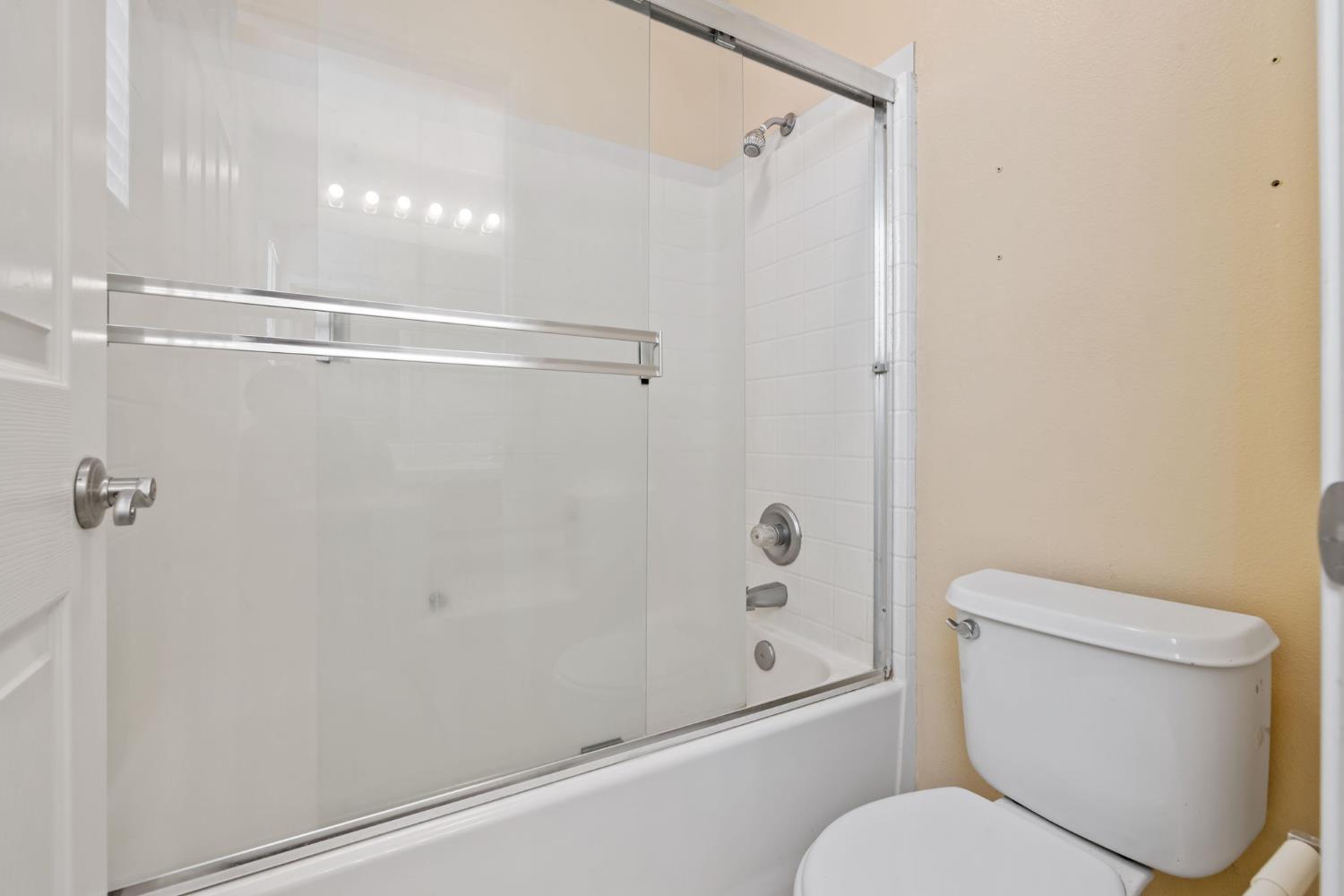 1576 Castle Way Lemoore, CA 93245 - Photo 28 of 38