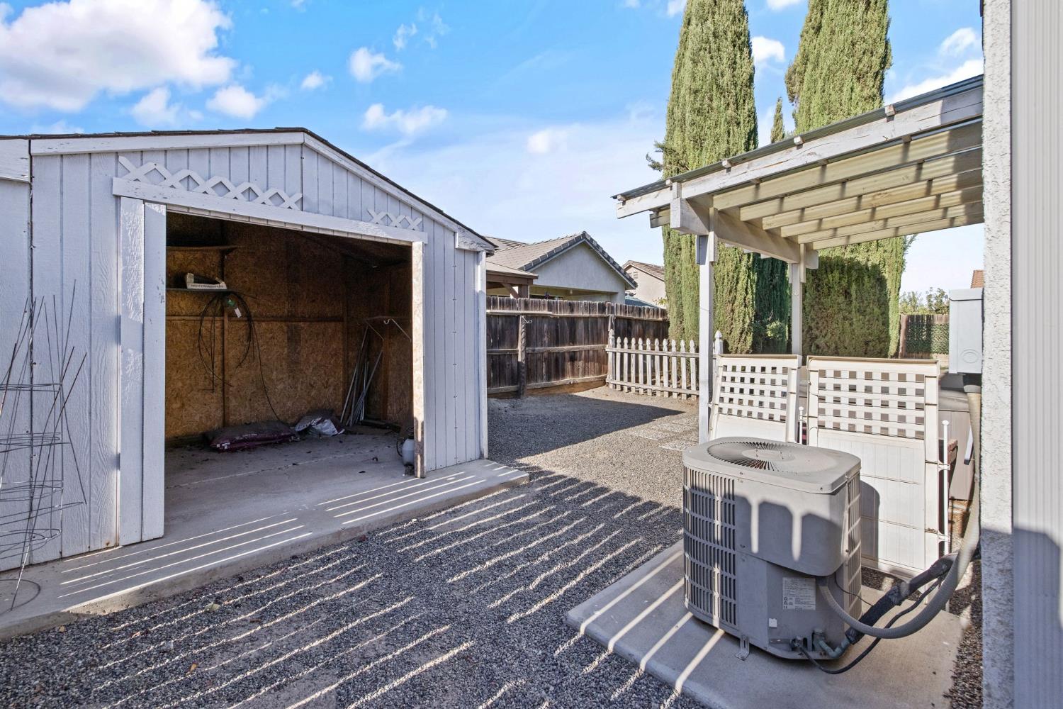 1576 Castle Way Lemoore, CA 93245 - Photo 33 of 38