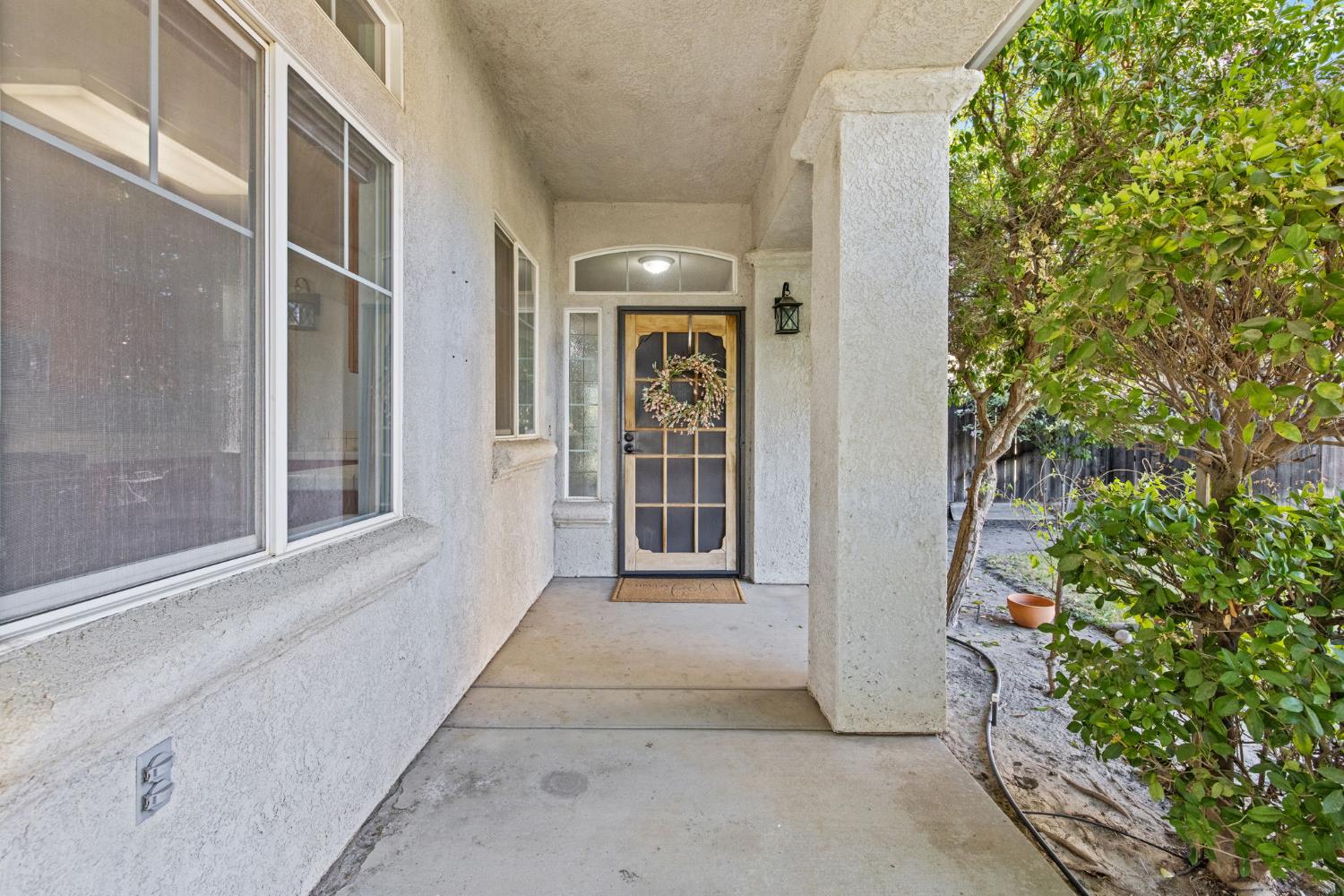 1576 Castle Way Lemoore, CA 93245 - Photo 4 of 38