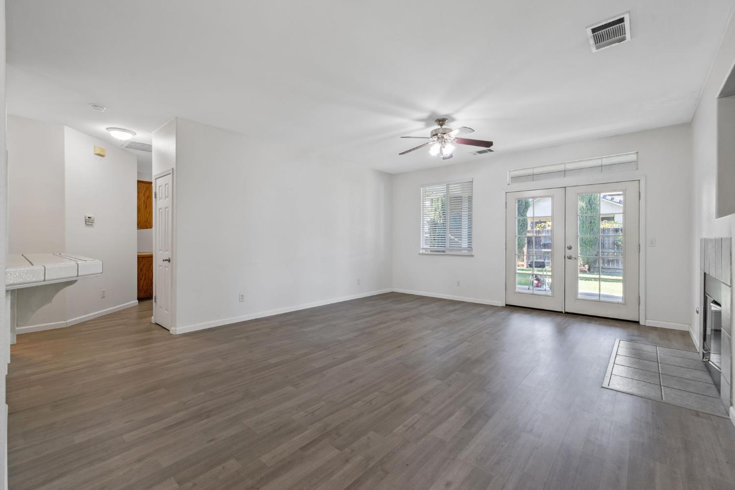 1576 Castle Way Lemoore, CA 93245 - Photo 6 of 38