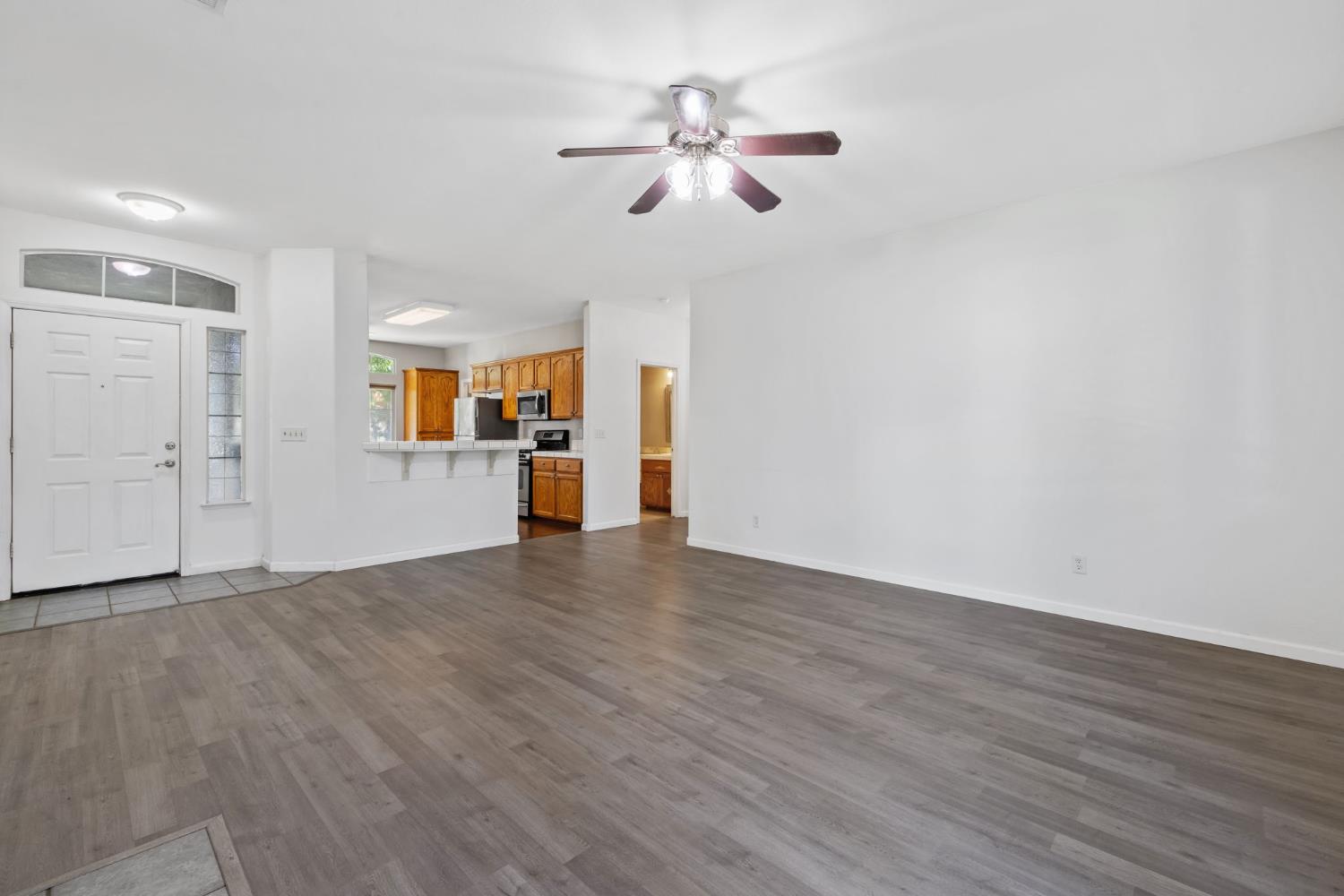 1576 Castle Way Lemoore, CA 93245 - Photo 7 of 38