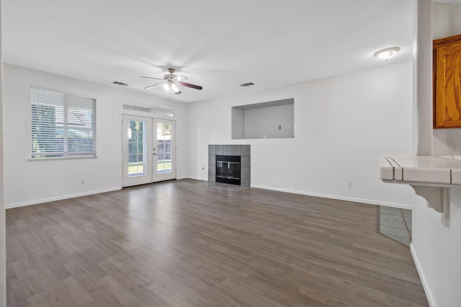 1576 Castle Way Lemoore, CA 93245 - Photo 9 of 38