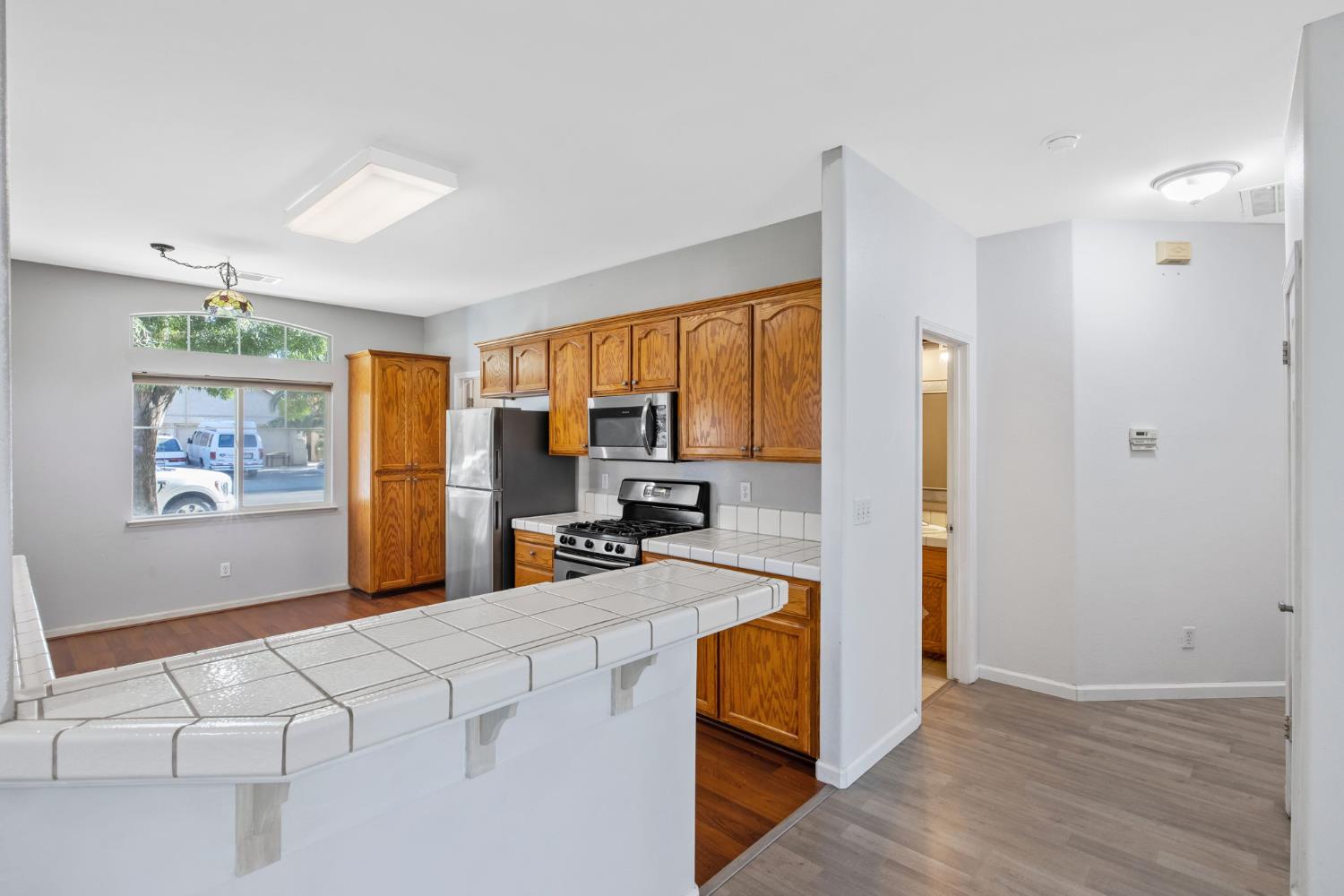 1576 Castle Way Lemoore, CA 93245 - Photo 10 of 38