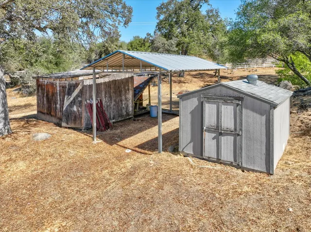 $685,000 | 43972 Wells Road West, Coarsegold, CA 93614