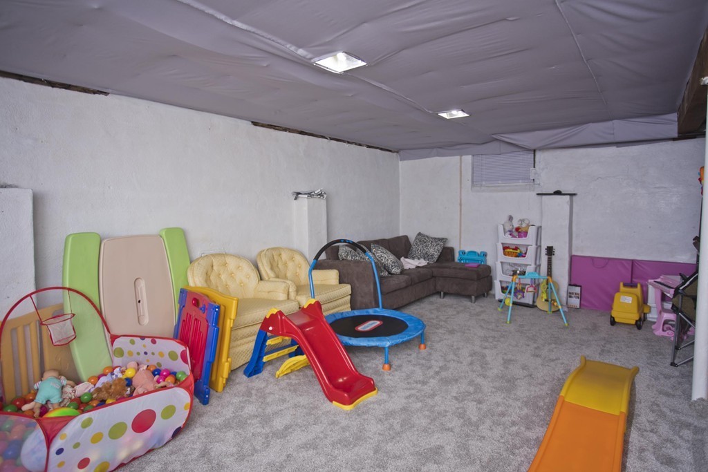 46 Bangor Street Springfield, MA 01118 - Photo 18 of 20