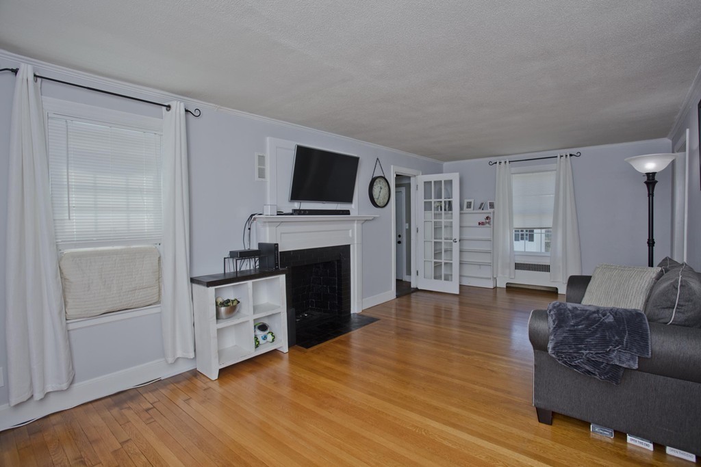 46 Bangor Street Springfield, MA 01118 - Photo 2 of 20