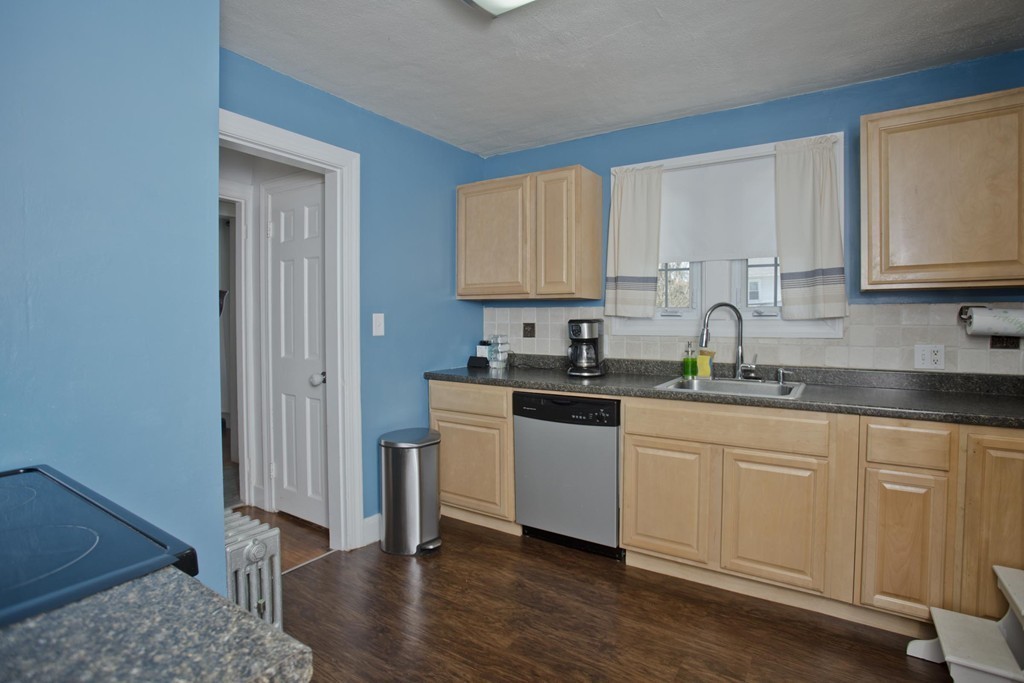 46 Bangor Street Springfield, MA 01118 - Photo 9 of 20