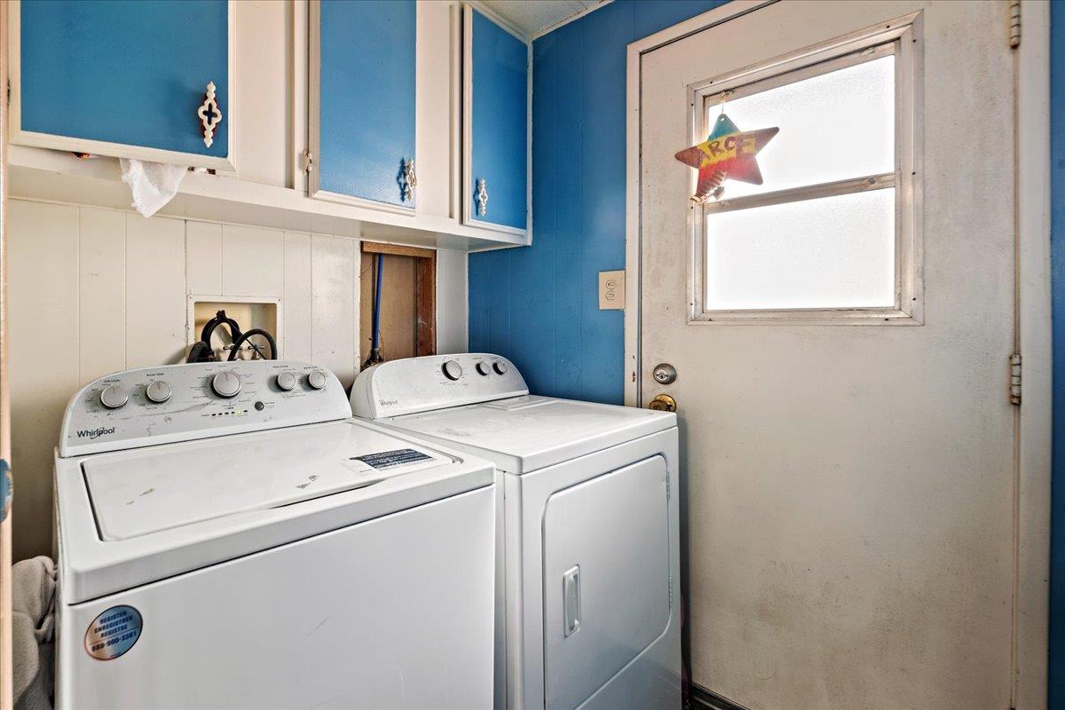 13607 Monte Del Sol, Unit 127 Castroville, CA 95012 - Photo 25 of 27 a utility room with dryer and washer