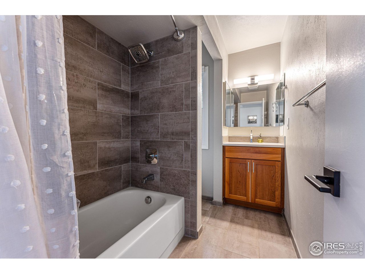 228 Alpine Way Boulder, CO 80304 - Photo 33 of 40 Upper floor bath
