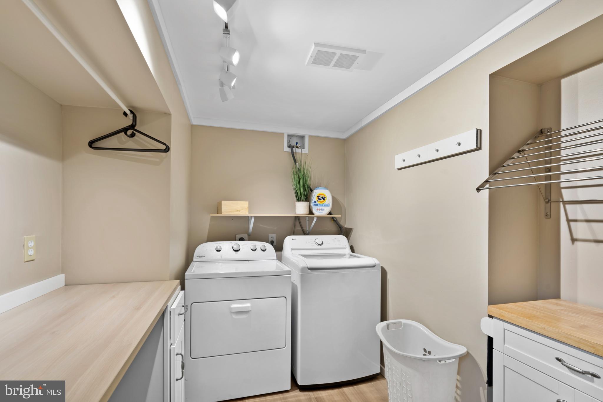 110 Rutledge Court North Wales, PA 19454 - Photo 27 of 35 a utility room with dryer and washer