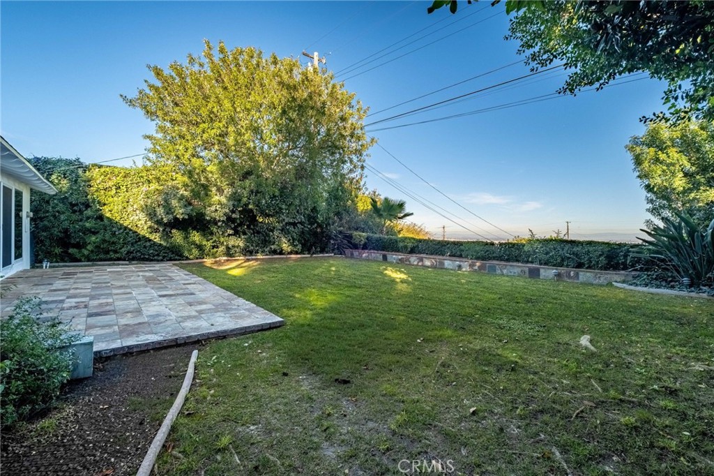 26700 Indian Peak Road Rancho Palos Verdes, CA 90275 - Photo 26 of 40 a view of a backyard
