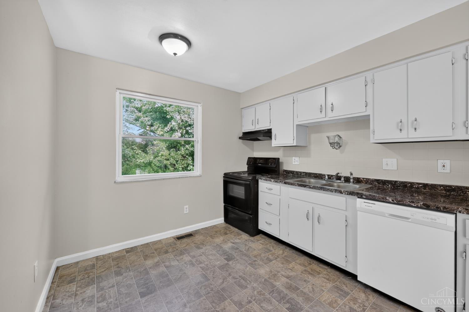 10267 Pippin Road Cincinnati, OH 45251 - Photo 10 of 32 Gallery Image 10
