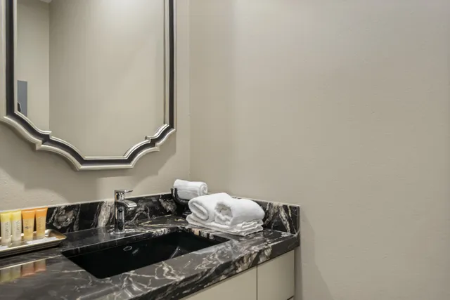 $2,500,000 | 46370 Cameo Palm Drive, La Quinta, CA 92253