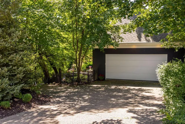 $10,400 | 745 Rice Street East, Wayzata, MN 55391