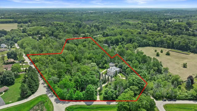 $995,000 | W222N8208 Plainview Parkway, Lisbon, WI 53089