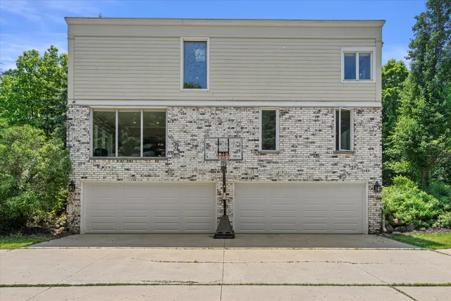 $995,000 | W222N8208 Plainview Parkway, Lisbon, WI 53089