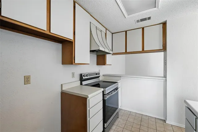 $1,450 | 640 Bellaire Drive, Unit B, Hurst, TX 76053