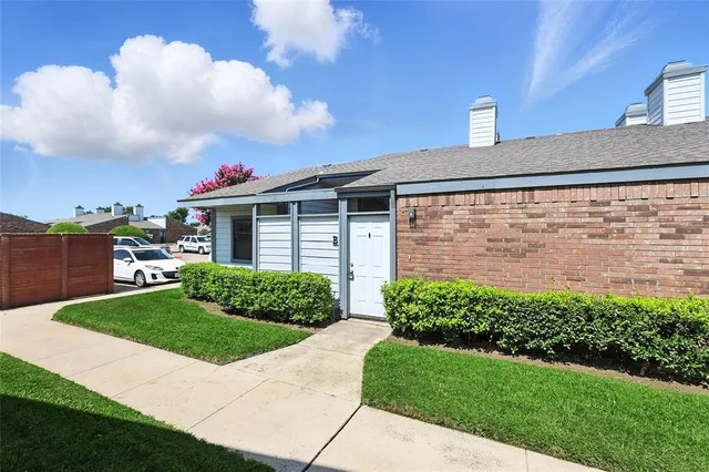 $1,450 | 640 Bellaire Drive, Unit B, Hurst, TX 76053