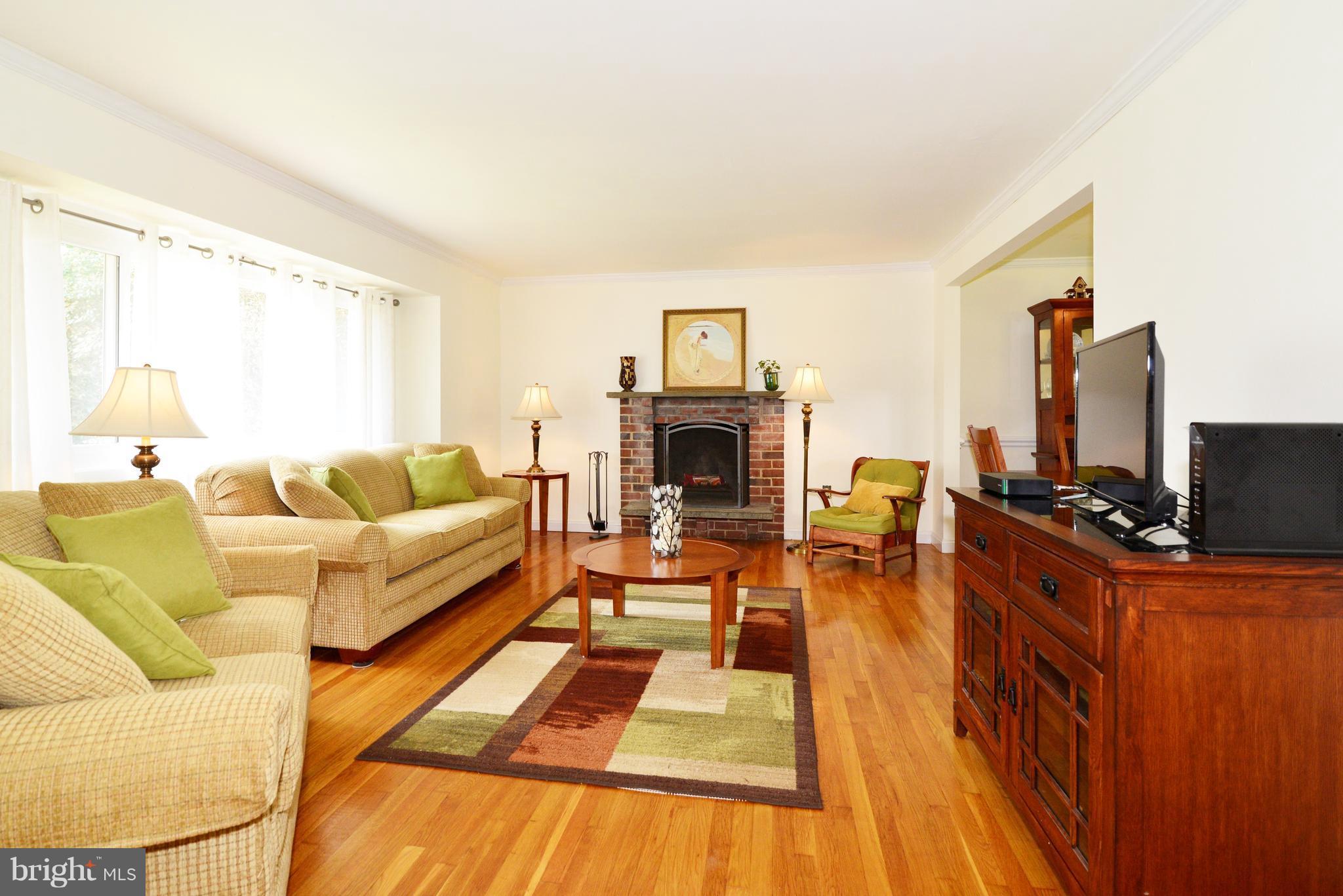 3806 Lakota Road Alexandria, VA 22303 - Photo 3 of 30 Living Room