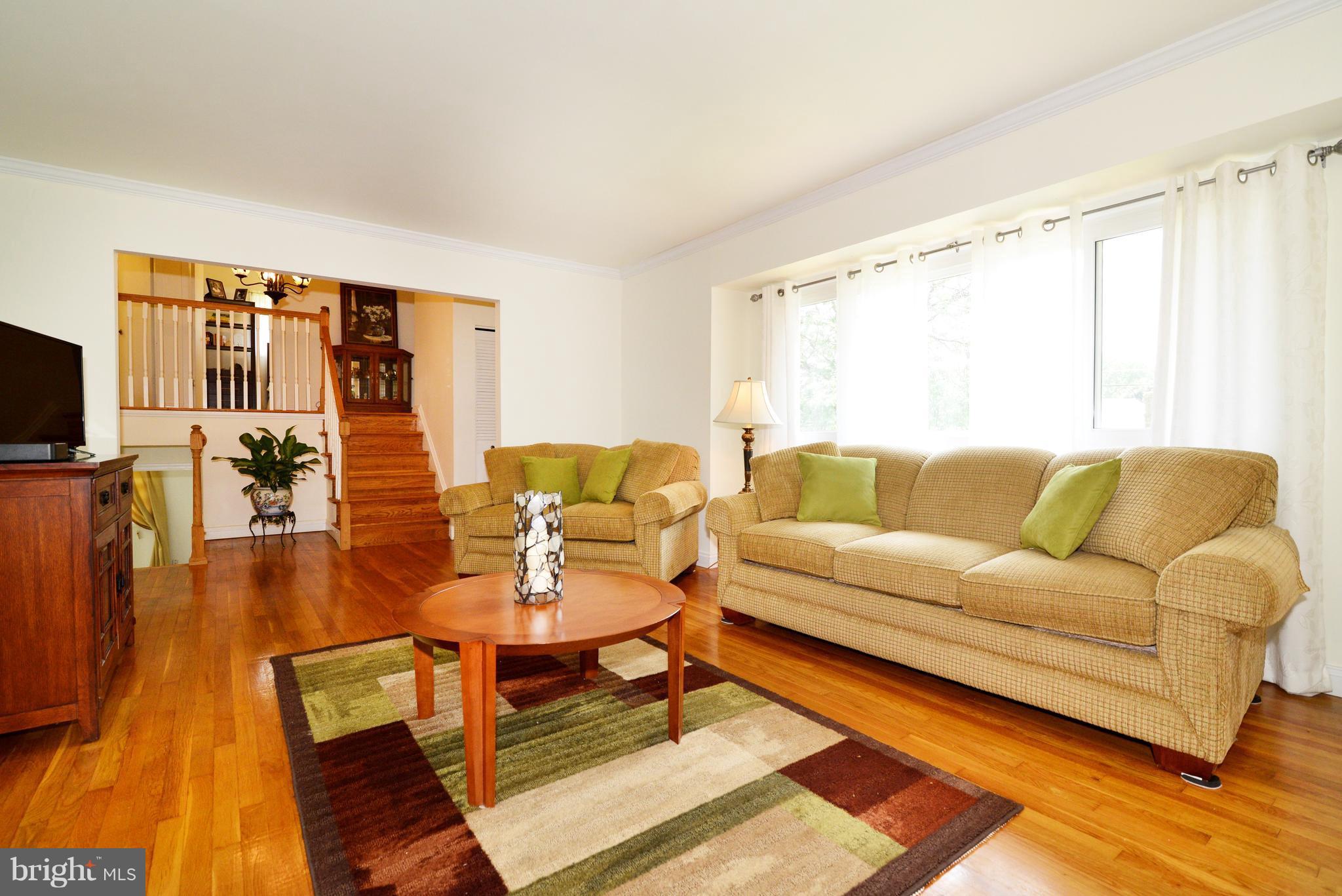 3806 Lakota Road Alexandria, VA 22303 - Photo 4 of 30 Living Room