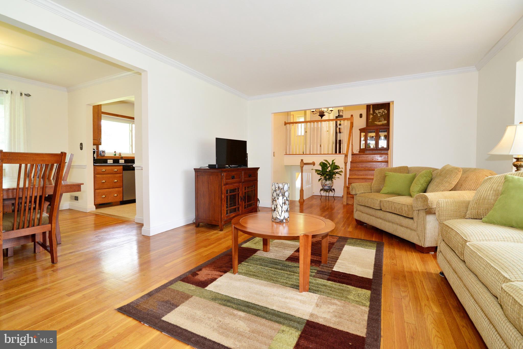 3806 Lakota Road Alexandria, VA 22303 - Photo 5 of 30 Living Room