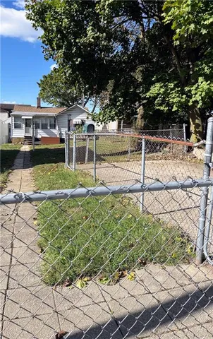 a view of a yard with plants