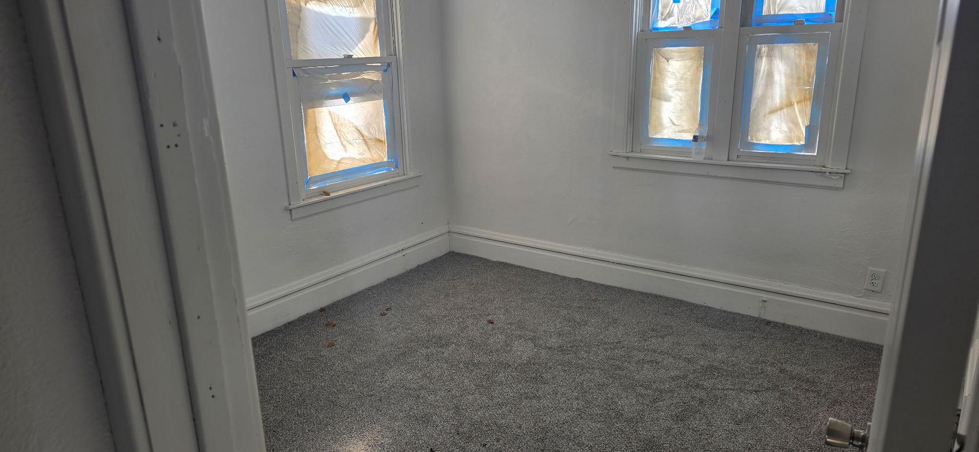 506 Spring Street Peoria, IL 61603 - Photo 7 of 9 a view of empty room with window