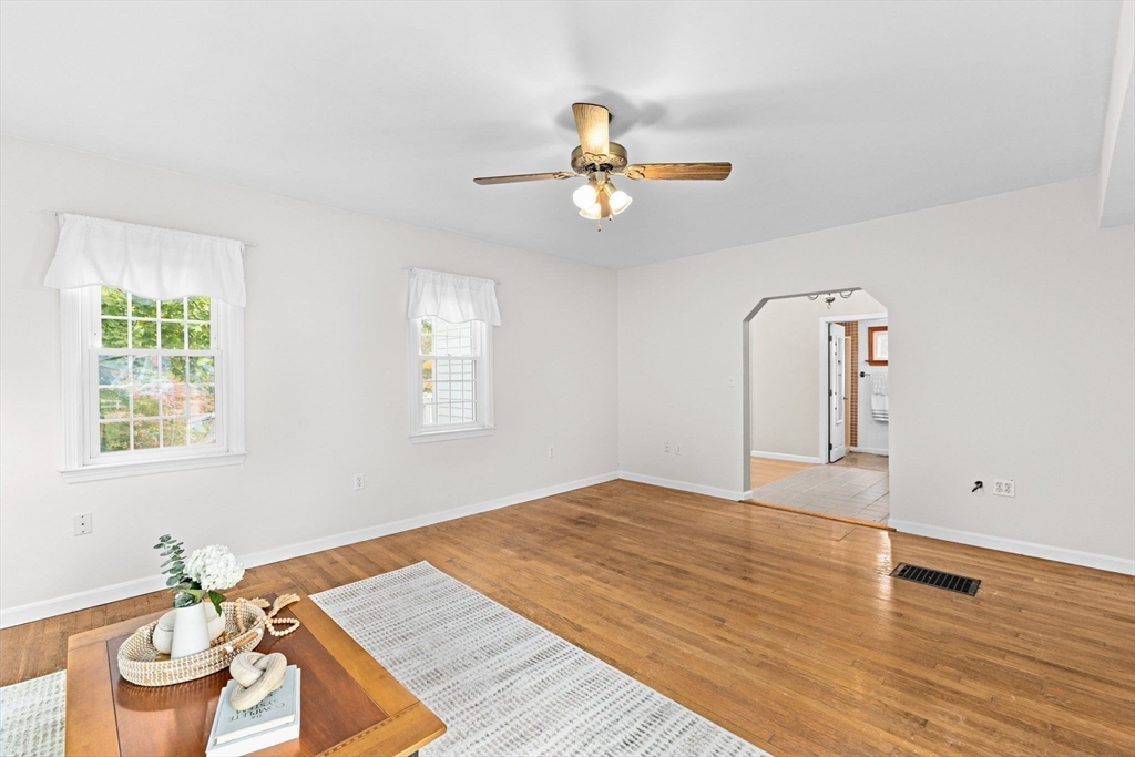 1 Hillside Road Scituate, MA 02066 - Photo 8 of 42 Gallery Image 8