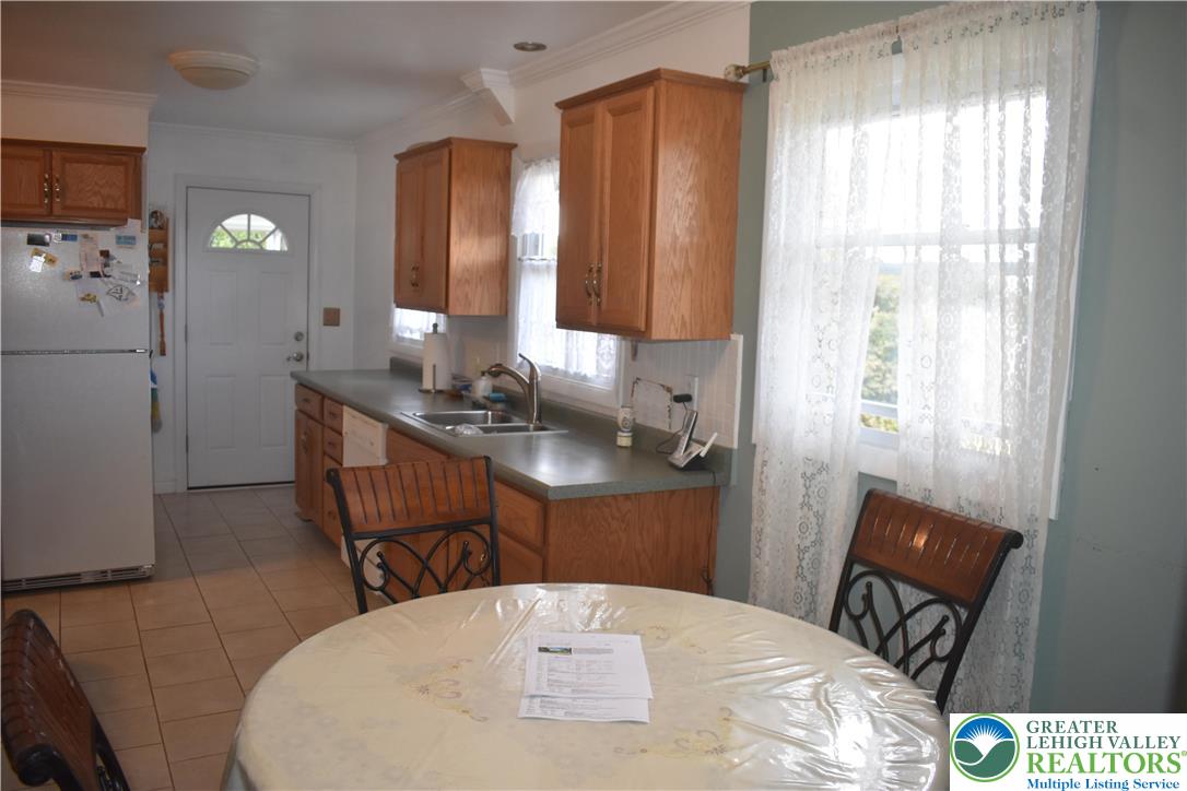 2215 Sutton Drive Stroudsburg, PA 18360 - Photo 6 of 16 Gallery Image 6