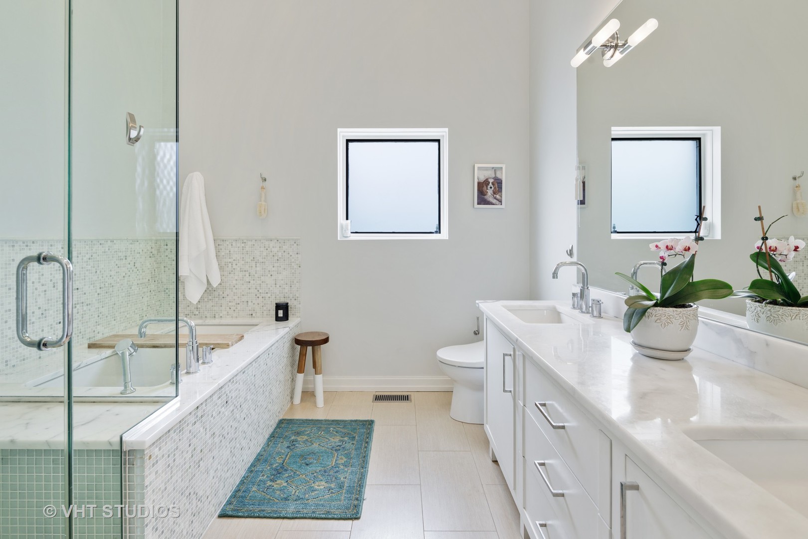 2673 North Greenview Avenue, Unit F Chicago, IL 60614 - Photo 12 of 23 a spacious bathroom with a double vanity sink a large mirror and a bathtub