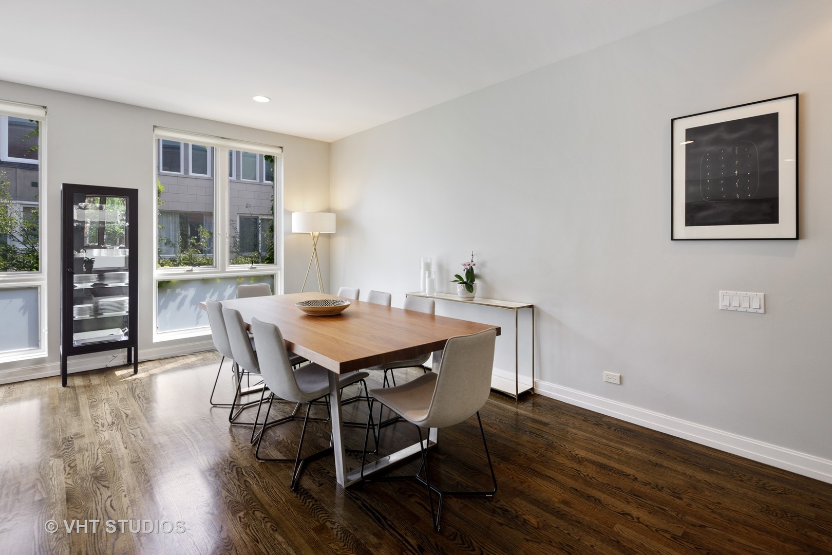 2673 North Greenview Avenue, Unit F Chicago, IL 60614 - Photo 6 of 23 a view of a dining room with furniture and wooden floor
