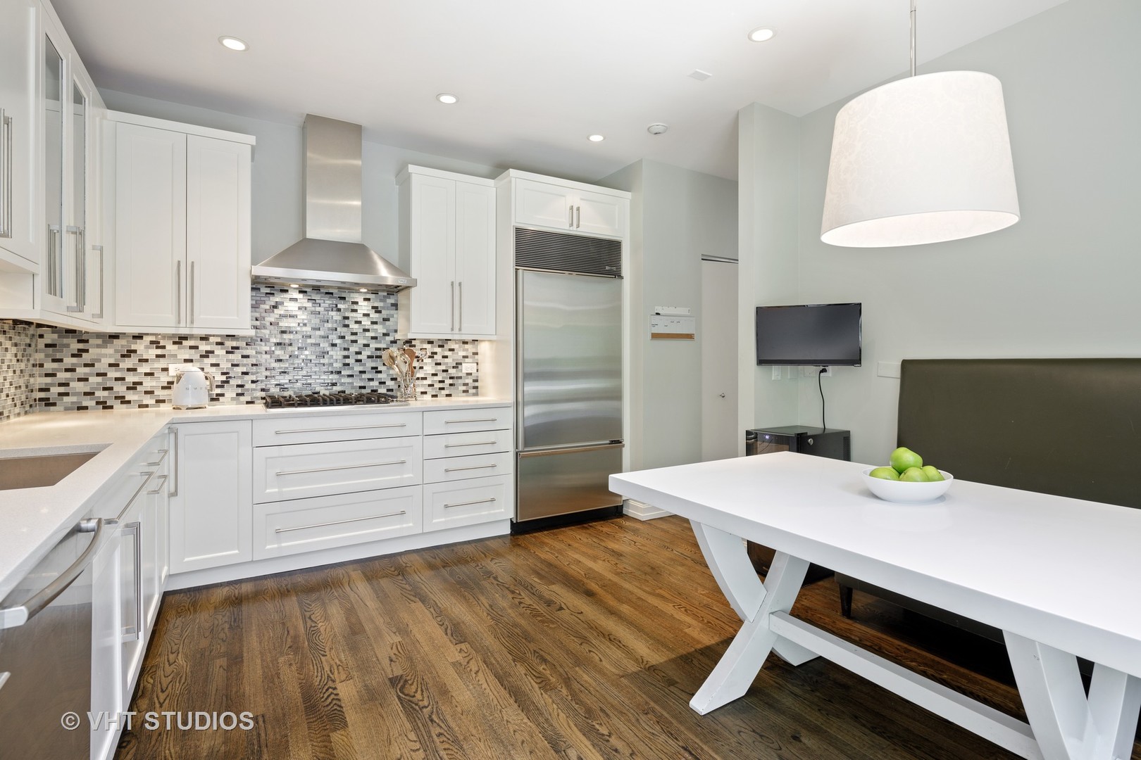 2673 North Greenview Avenue, Unit F Chicago, IL 60614 - Photo 9 of 23 a kitchen with a table and chairs