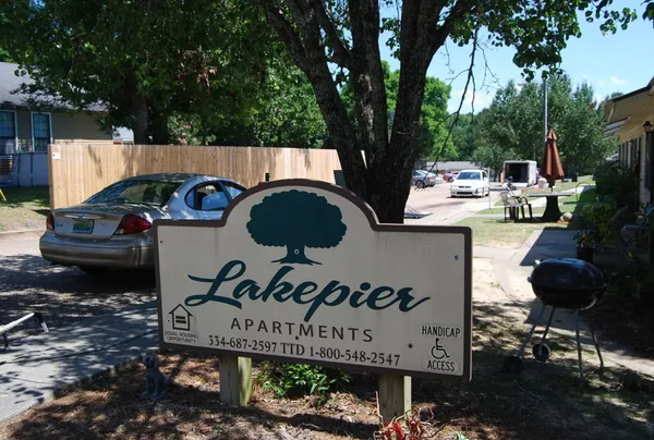 $737 | 424 Highland Avenue, Eufaula, AL 36027