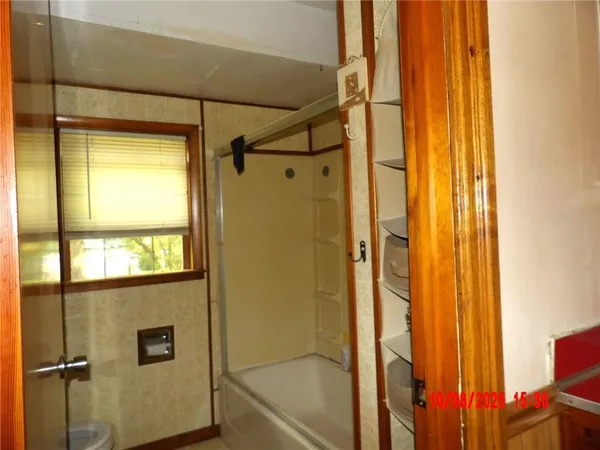 a bathroom with a toilet