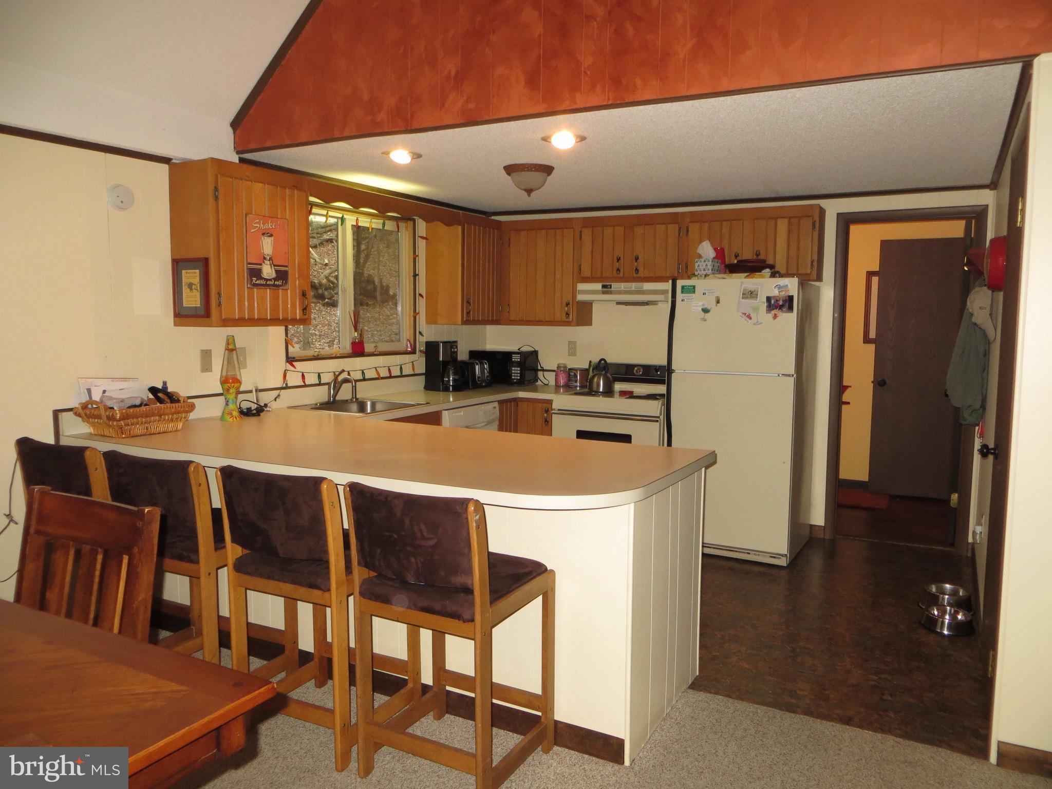 622 Walden Road Hedgesville, WV 25427 - Photo 4 of 24 Kitchen with Breakfast Bar